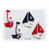 Ein gehäkeltes Segelschiff mit Rettungsring in 4 Farben zur Wahl, Segelboot, Schiff, Boot - Häkelapplikation - Aufnäher - weiß, rot, blau Bild 1