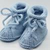 gestrickte Babyschuhe hellblau Größe 4-9 Monate aus Wolle Bild 2