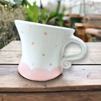 Tanzende Tasse, Teetasse,Kaffeetasse,weiss rosa, Punkte, 250ml, Keramik, handbemalt
