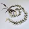 Grüne echte Perlen als Kette, echte 14K Goldringe, sehr dekoratives Schloß Bild 1