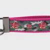 Schlüsselband »Camouflage Rose« silber, kurze Ausführung aus einfachen Gurtband aus der Halsbandmanufaktur von dogs & paw Bild 3