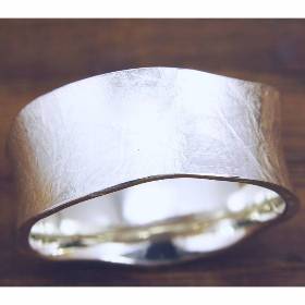Breiter, konkaver  Ring aus Silber 925/- papierstrukturiert