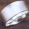 Breiter, konkaver  Ring aus Silber 925/- papierstrukturiert Bild 3