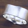 Breiter, konkaver  Ring aus Silber 925/- papierstrukturiert Bild 4