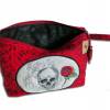 Bestickte Kulturtasche rot schwarz Stickerei Skull Totenkopf Rose - Schminktasche Windeltasche Krimskrams Kosmetiktasche - Maße ca. 26 x 21 x 6 cm Bild 2