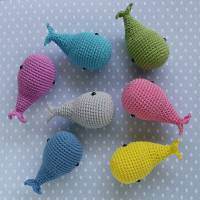 Der kleine gehäkelte Wal aus Baumwolle Farbe nach Wahl Handarbeit Geschenkidee für Schultüte Bild 2
