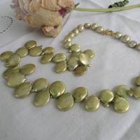 Lindgrüne echte Perlenkette aus besten Münzperlen,  besonders schöne Sommerfarbe Bild 1