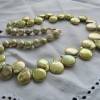Lindgrüne echte Perlenkette aus besten Münzperlen,  besonders schöne Sommerfarbe Bild 4