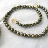 Grüne echte Perlenkette mit dekorativem Goldschloß, wertiges Geschenk, Süßwasserperlen Bild 8