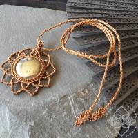 Halskette mit goldglänzendem Pyrit - Mandala / Sonne - größenverstellbar - Makramee Bild 1