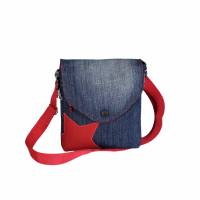 Jeanstasche "Karin" mit roten Sternen hat ein praktisches Format * Upcycling  * Schultertasche * Umhängetasche Bild 1