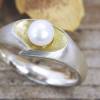 Schmaler Ring aus Silber 925/-, teilweise vergoldet, mit einer Süßwasserperle Bild 2