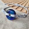 Armband mit blau-lila glitzerndem Glasdonut - größenverstellbar - Makramee Bild 3