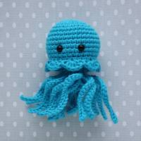 Die kleine gehäkelte Meduse Qualle aus Baumwolle Wunschfarbe Geschenkidee für Schultüte Bild 4