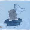 Kissen 40cmx40cm hellblau/weiß mit Doodle-Stickerei Hippo im Karton und Wunschname Bild 5