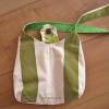 Kleine Handtasche in grün mit langen Henkeln, Unikat Bild 5