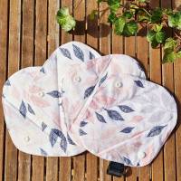 waschbare Baumwoll Stoffbinden - Set für nachhaltige Zero Waste Monatshygiene oder bei Inkontinenz - Weiß Blätter Rosa Bild 3