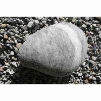 Granit Kieselstein Kissen hellgrau handgefilzt aus Wolle - Füllung Polyester Hohlfaserkügelchen Bild 1