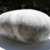 Granit Kieselstein Kissen hellgrau handgefilzt aus Wolle - Füllung Polyester Hohlfaserkügelchen Bild 4