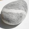 Granit Kieselstein Kissen hellgrau handgefilzt aus Wolle - Füllung Polyester Hohlfaserkügelchen Bild 6