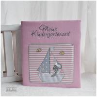 Ordner-Portfolio mit Doodlestickerei 'Maus im Segelboot', Stickerei 'Meine Kindergartenzeit' und Wunschname Bild 5