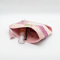 Kosmetik-Tasche "Rosi" mit einer weiten Öffnung und tollen Patchwork im Upcycling Bild 4