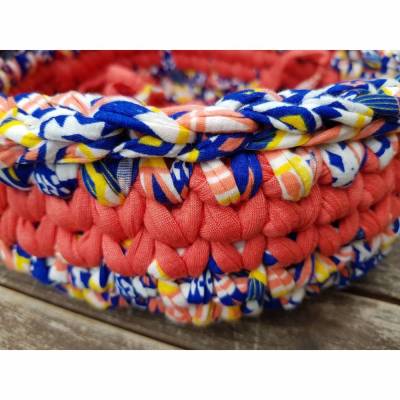 Häkelanleitung für ein rundes Utensilo aus Textilgarn mit Strickstich - gehäkeltes Körbchen