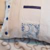 Patchwork, weißer Kissenbezug, blaue Knopfleiste, blaue Knöpfe, 40x40 cm, Unikat Bild 3