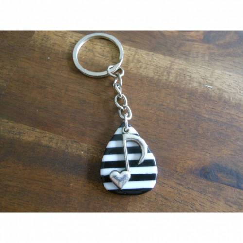 Versilberter Schlüsselanhänger zum Thema * Musik * Note 