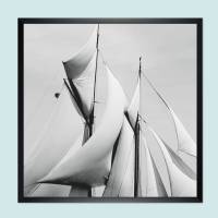 Segel der Yacht Ramona 1888 - Kunstdruck Poster ungerahmt -  Fotokunst - schwarz-weiss Fotografie - abstrakt -  Vintage Bilder - Kunst Druck Bild 1