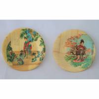 2 kleine Teller aus Bast mit chinesischen Motiven Bild 1
