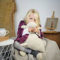 Dunkelgraue Hausschuhe für Babys und Kinder aus weicher Wolle mit rotgepunktetem Bündchen Bild 3