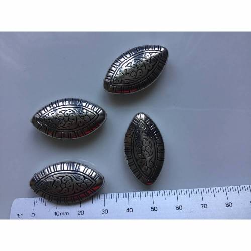 4 Kunststoffperlen in Metalloptik silberfarben 3 x 1,5 cm