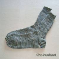 handgestrickte Socken, Strümpfe Gr. 42 / 43, in Grautönen und weiß, Herrensocken, Einzelpaar Bild 1