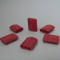 6 Keramikperlen Kofferform, rechteckig, strukturiert, rot, mit 3 Bohrungen für Mehrstrangketten, Schmuckherstellung, Perlen, Kettenelement, Schmuck selber machen Bild 1