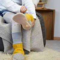 Gelbe Hausschuhe für Babys und Kinder aus weicher Wolle mit Bündchen Bild 4