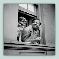 Leinwandbild Portraits of Harlem - Frau mit Hund -   Schwarz weiß Fotografie - Kunstdruck - Photoart - Kunst - Druck - Wandbild Vintage Bild 1