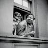 Leinwandbild Portraits of Harlem - Frau mit Hund -   Schwarz weiß Fotografie - Kunstdruck - Photoart - Kunst - Druck - Wandbild Vintage Bild 3
