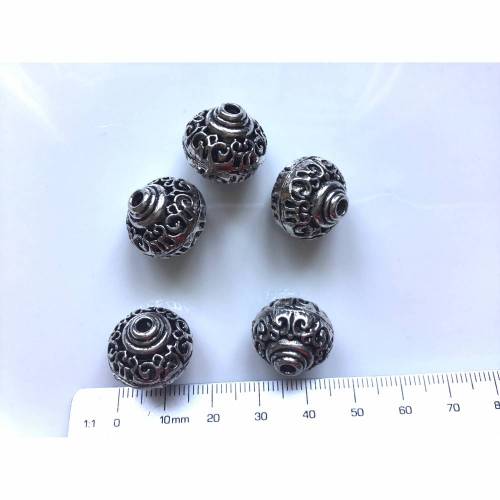 5Metallperlen silberfarben 1,5 x 1,5cm