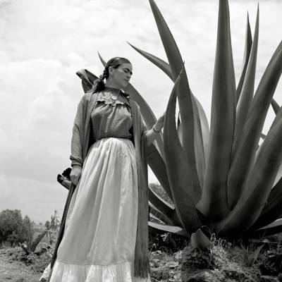 Frida Kahlo I - Kunstdruck Poster ungerahmt -  Fotokunst - schwarz-weiss Fotografie  Vintage Bilder - Kunst Druck