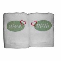 Bestickte personalisierte Handtücher Mama und Papa Herz Monogramm Frotteetuch 2er Set Geschenke für Eltern Geburtstag Bild 1