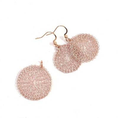 fingergestricktes Schmuck-Set: MANDALA Ohrringe und Kettenanhänger roségoldfarben