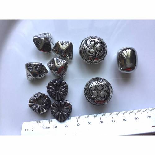 10 Metallperlen silberfarben Konvolut