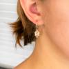 Filigrane Creolen mit Kristall Anhängern - Goldfarben - Leichte Ohrringe Bild 5