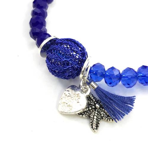 elastisches ARMBAND aus untramarin-farbenen Glasschliff-Rondellen mit gestrickter MINI-KUGELN aus ultramarinblauem Kupferdraht