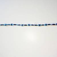 Glasperlenkette mit hell- und dunkelblauen Formen - Blaue Waffeln am Strand Bild 7