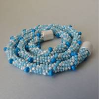 Häkelkette, hellblau und weiß mit türkis, Länge 46 cm, Halskette aus Glasperlen gehäkelt, Perlenkette, Glasperlenkette, Bild 1