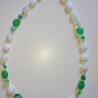 Glasperlenkette aus böhmischen Oliven in Weiß-Grün Bild 4