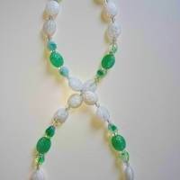 Glasperlenkette aus böhmischen Oliven in Weiß-Grün Bild 5