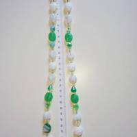 Glasperlenkette aus böhmischen Oliven in Weiß-Grün Bild 6